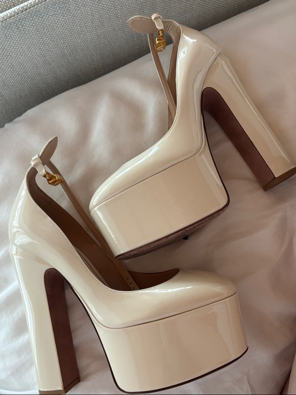 Valentino tan-go patent leather platform pumps - Picture 8 of 8